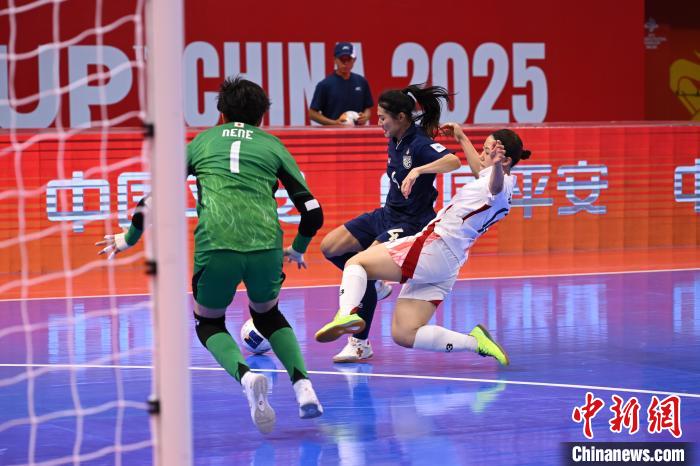 日本队在呼和浩特通过点球大战击败泰国，夺得
