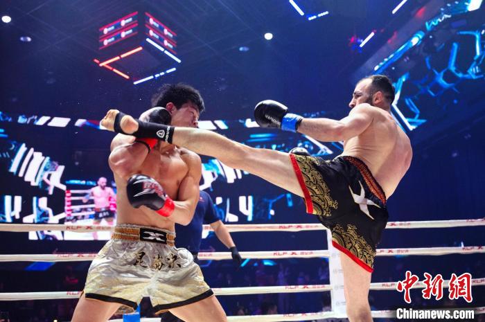 中国拳手勇夺8胜 伊朗选手登顶昆仑决61KG冠军