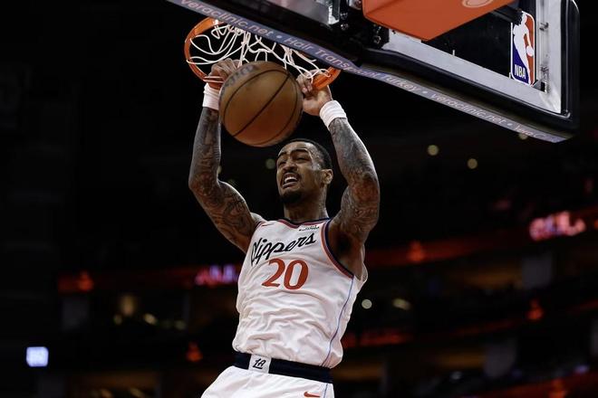 快船遭遇双杀惨败鹈鹕 稳定性缺失暴露阵容隐患