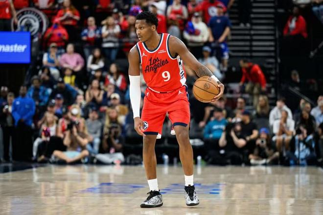 快船遭遇双杀惨败鹈鹕 稳定性缺失暴露阵容隐患