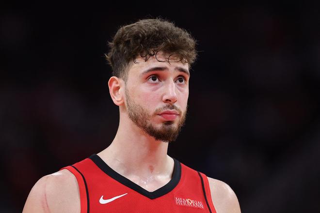 火箭惨败马刺创赛季最惨失利 空间短板与防守漏