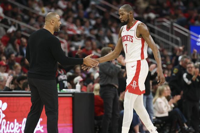 火箭惨败马刺创赛季最惨失利 空间短板与防守漏