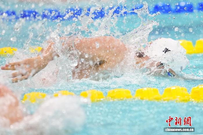 粤港澳全运会泳池边，潘展乐继续寻找比现在更