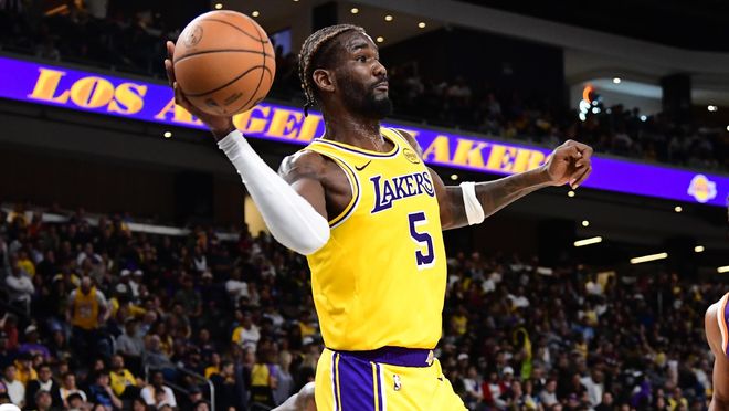 艾顿复出爆发砍23+10 湖人轻取公牛终结连败