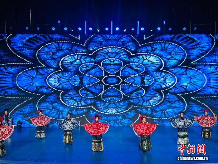 青海西宁：近千名舞者同台竞技，涵盖健身操舞